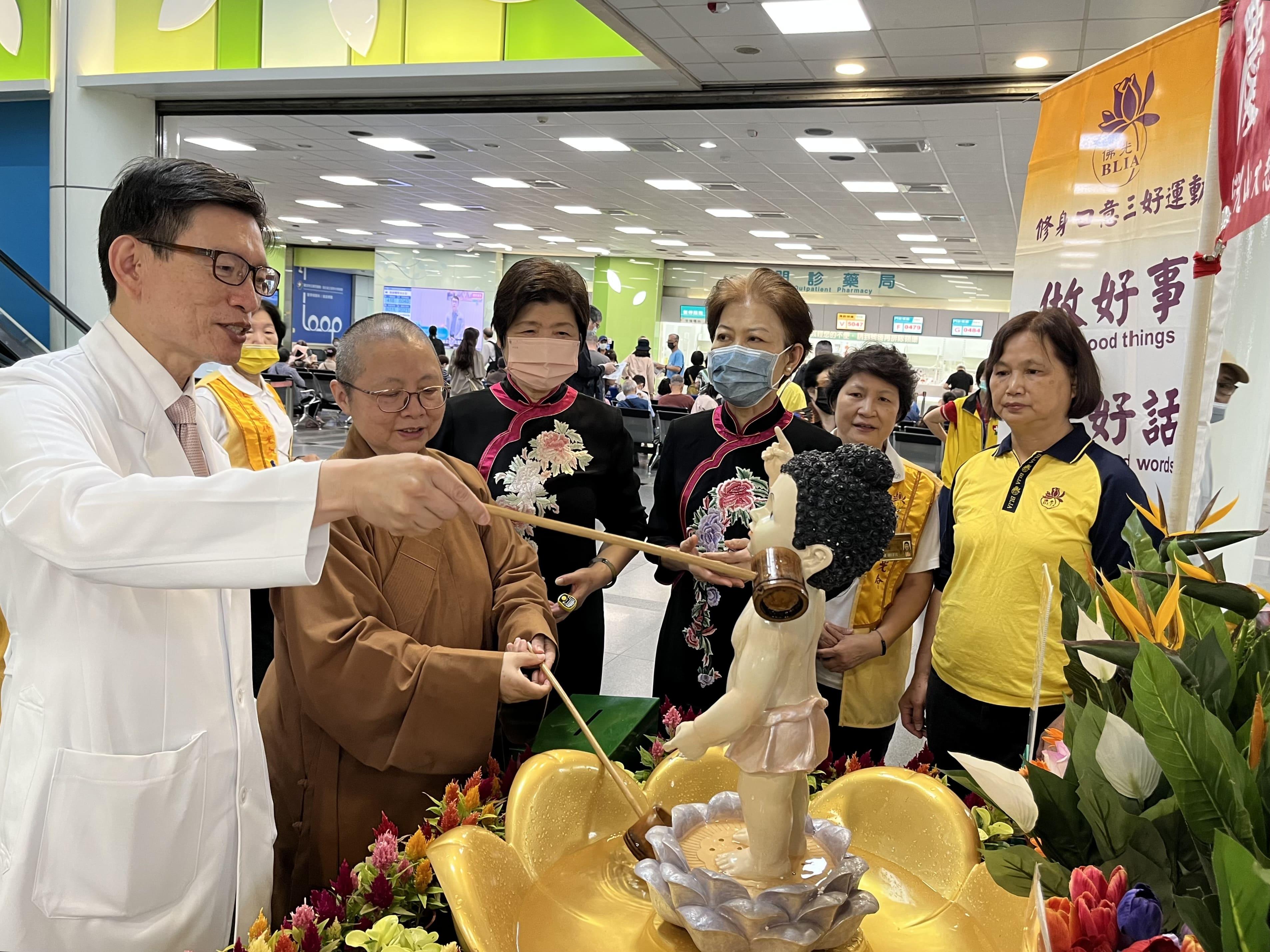 蔬食淨心報母恩!佛光山佛誕節全台設浴佛亭 百萬人共沐佛恩│TVBS新聞網