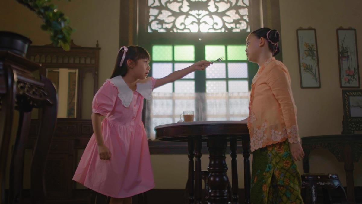 童年「心娘」(右)和堂姊安娜自小就劍拔弩張。(圖/TVBS提供)
