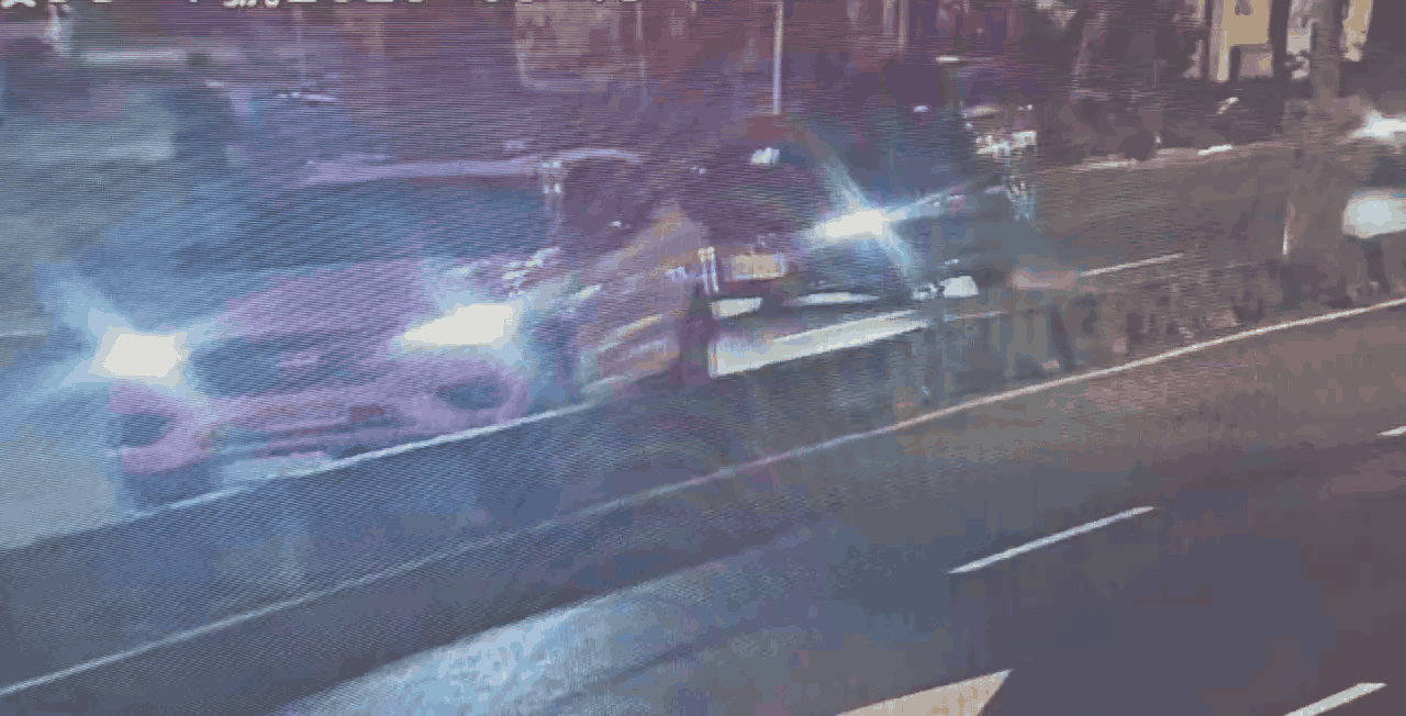 北市男子酒駕連環追撞兩車。（圖／TVBS）