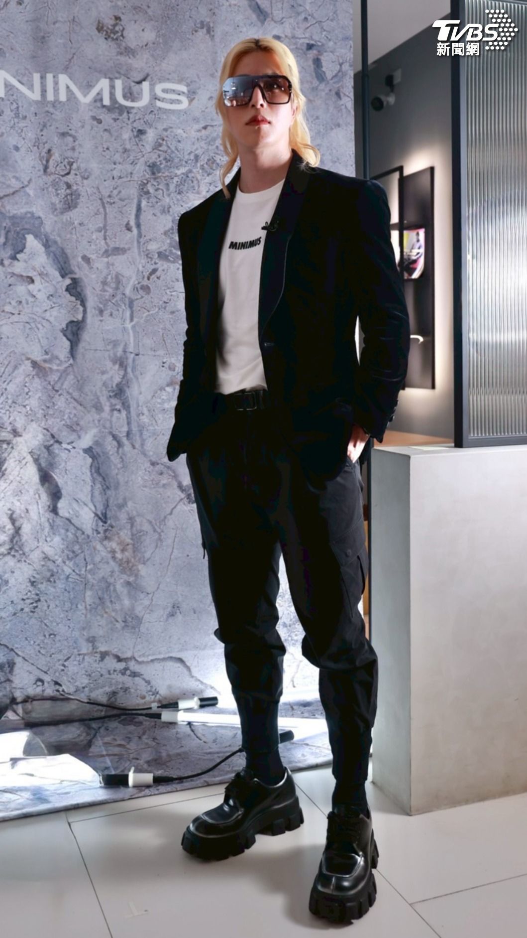 羅蘭認為台灣男性的穿搭較為輕便，建議也可以嘗試看看西裝外套的搭配。（圖／黃城碩攝）