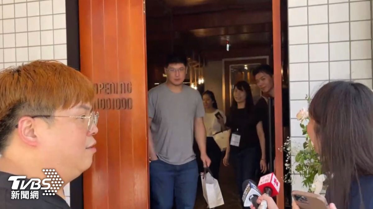 中信慈善基金會董事長辜仲諒長子辜昱銓現身金豬食堂用餐。（圖／潘建樺攝）