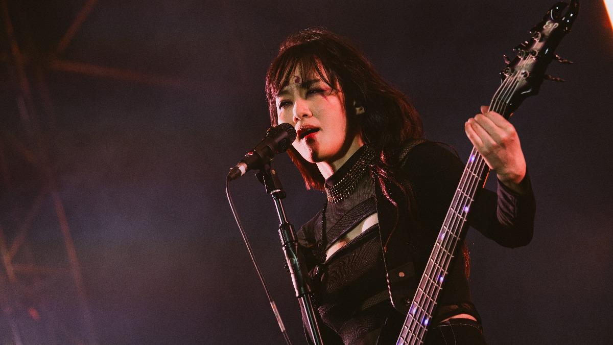 閃靈樂團團長Doris。（圖／出日音樂提供）