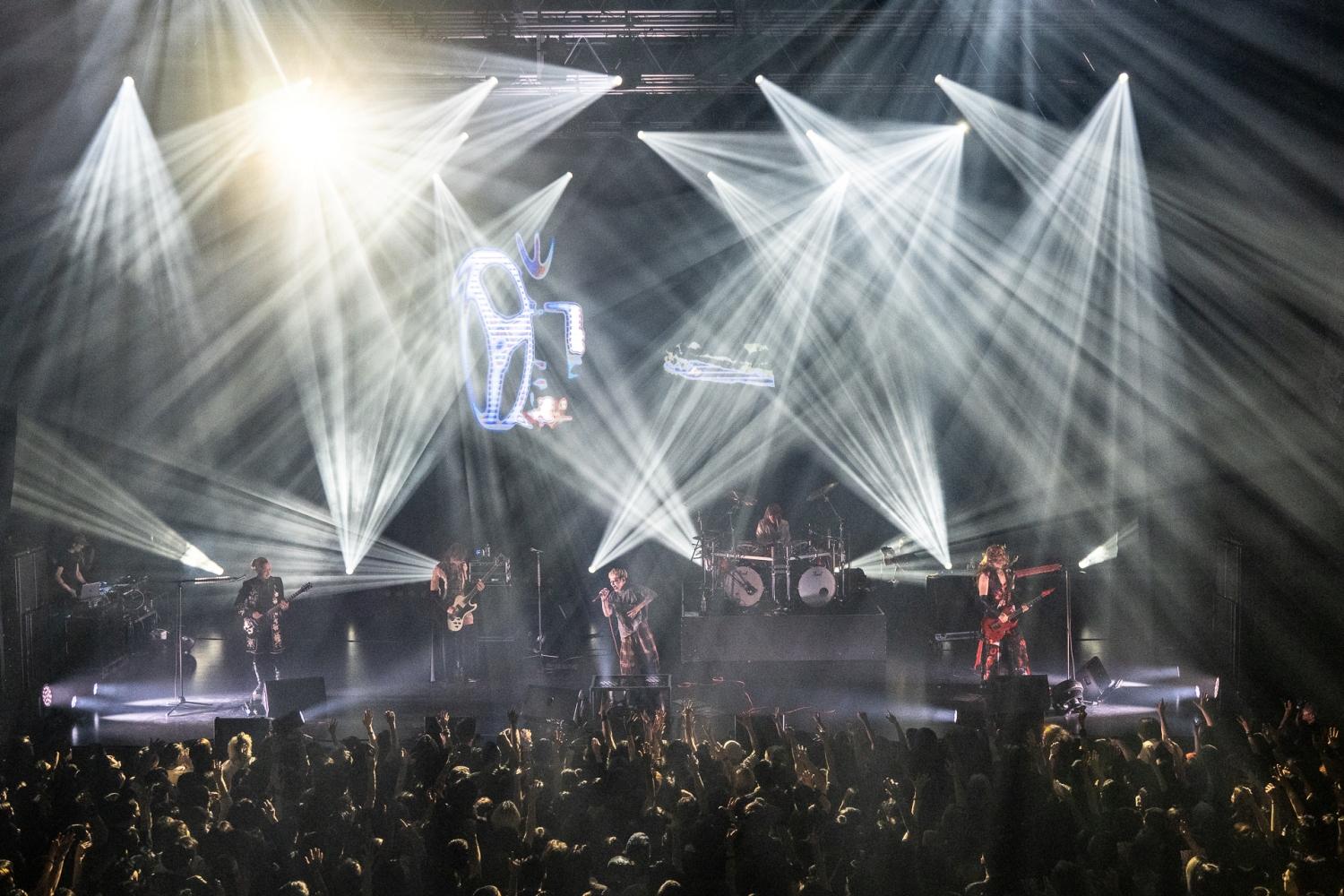 來到尾聲，全場與DIR EN GREY一起大合唱。（圖／RAKU MUSIC sho提供）