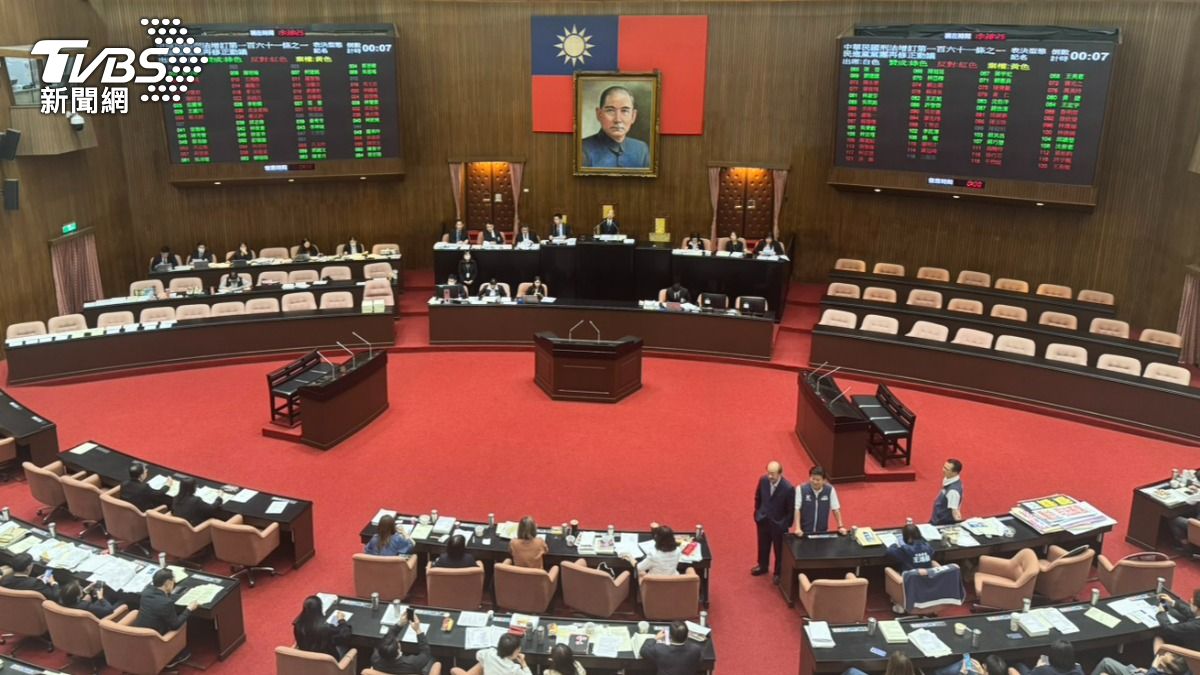 立法院今日三讀通過《刑法》部分條文修正案，增訂「妨害司法公正罪」。（圖／劉庭宇攝）
