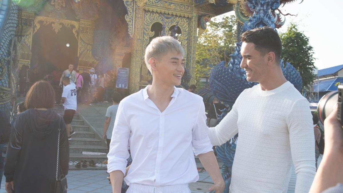 賀飛(左)在片中與丹尼爾飾演情侶,第一次見面就舌吻。(圖/攝露士提供)