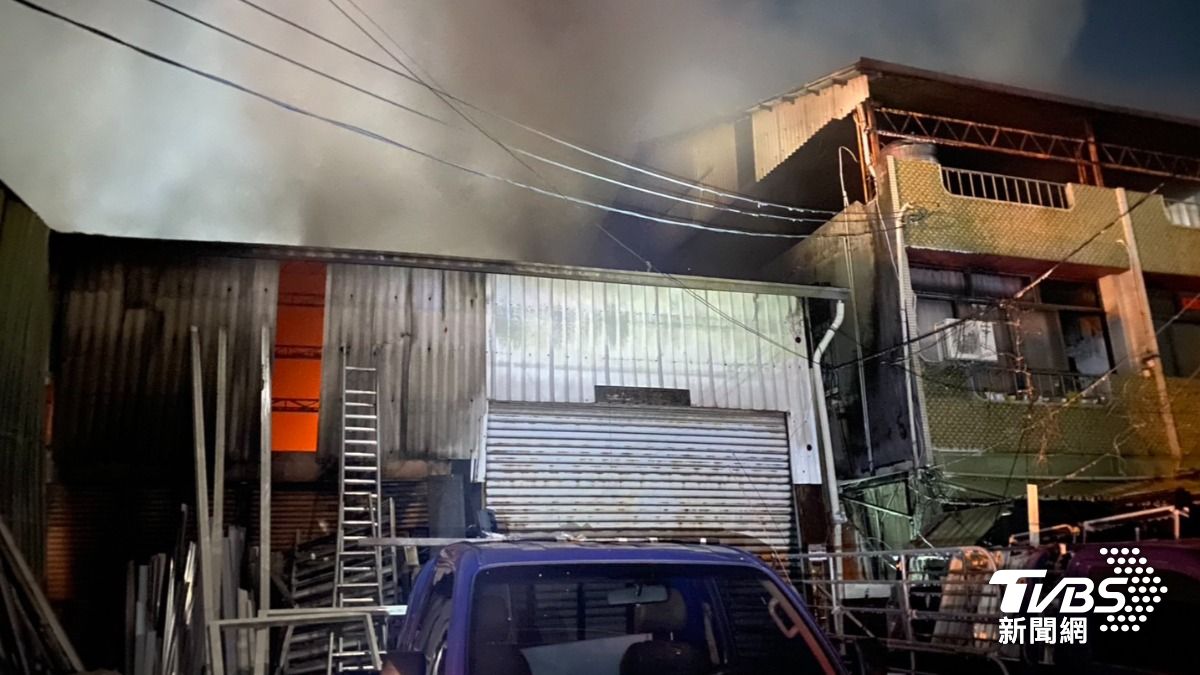 起火點疑似MOOVO腳踏車檢修區。（圖／TVBS）