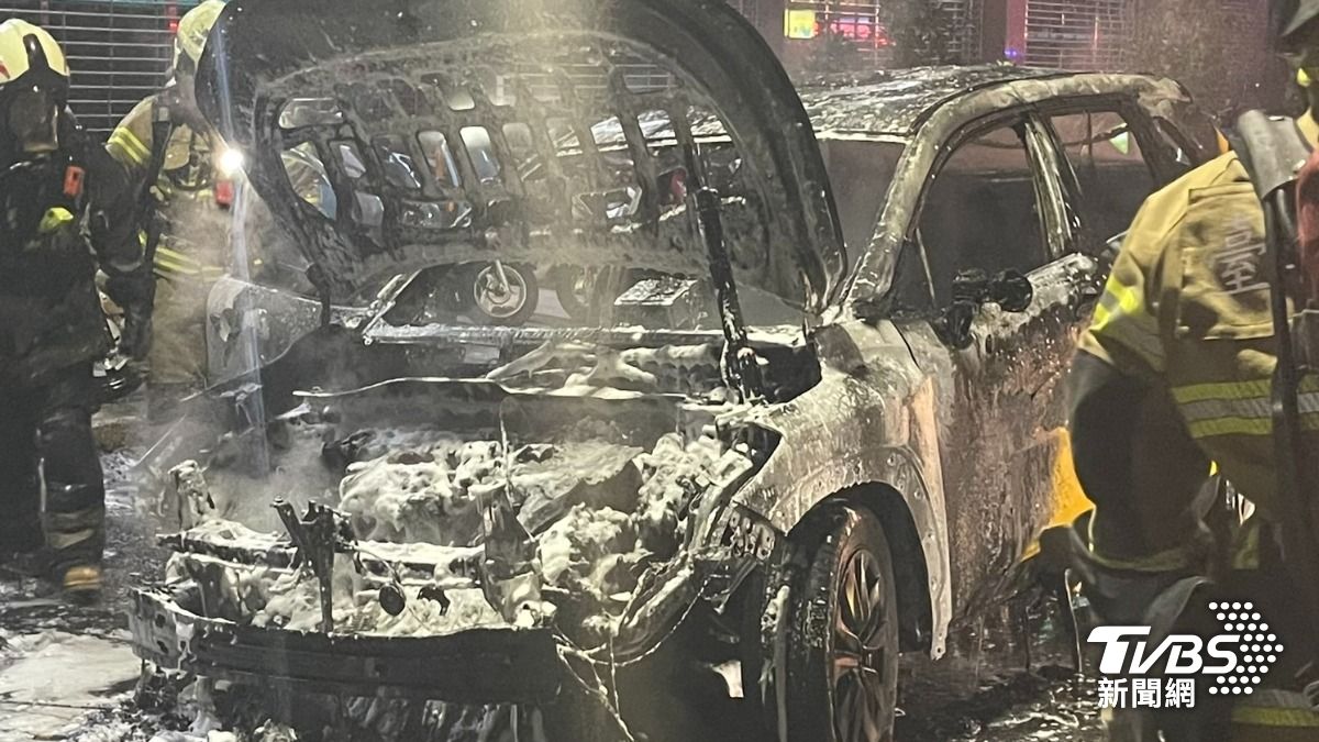 火勢在14分鐘後撲滅。（圖／TVBS）