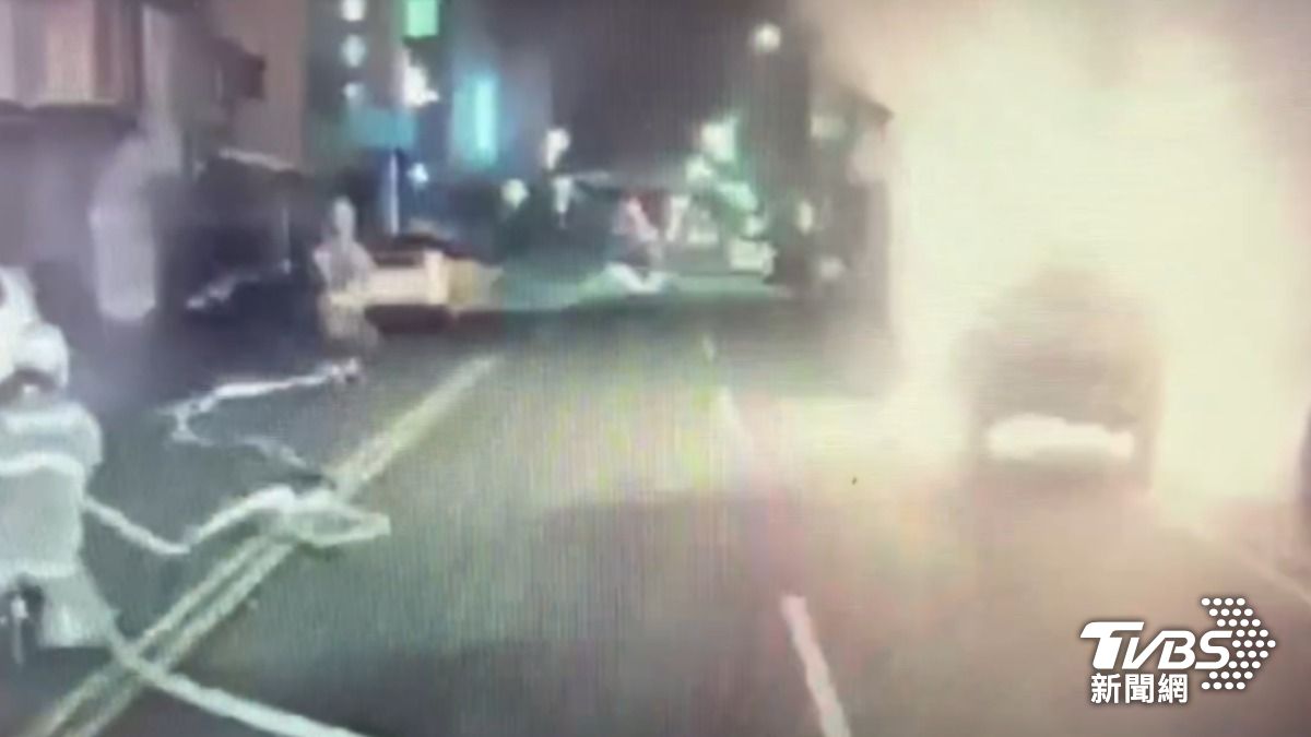 火勢在14分鐘後撲滅。（圖／TVBS）