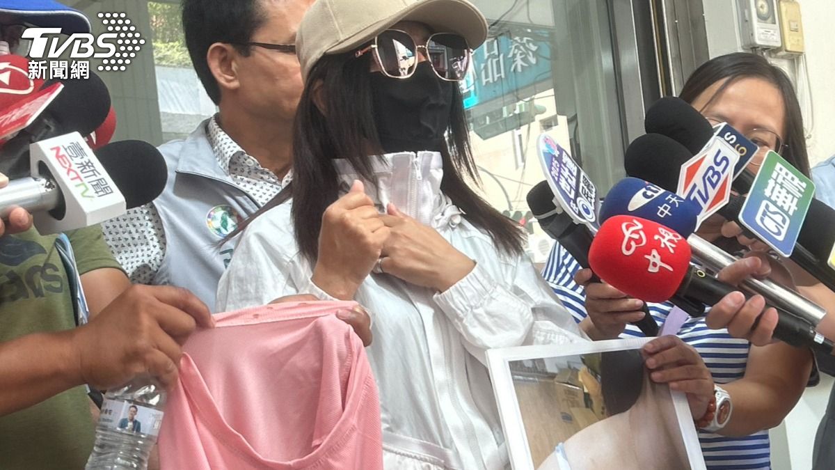 簡女改向張耀中陳情，並透露「對方2年多來只有在2023年11月1日收到2瓶XO醬」。（圖／林冠丞攝）