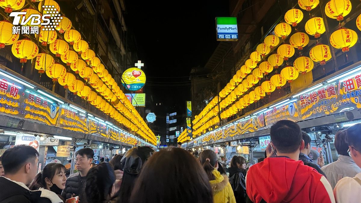 夜市小吃多樣，但有幾款都讓民眾認為實在不該出現。（圖／蘇憶歡攝）