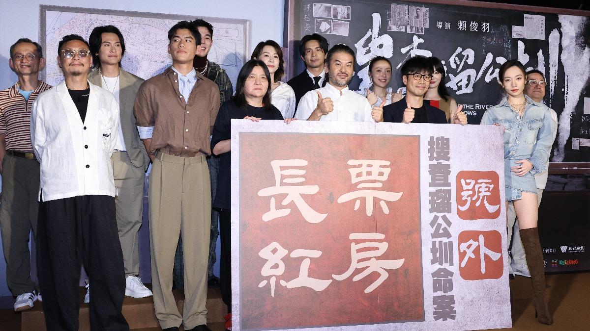 朱軒洋（前排左二）和吳卓源（前排右一）在《搜查瑠公圳》首映會合體，全程無互動。（圖／記者張哲鳴攝影)