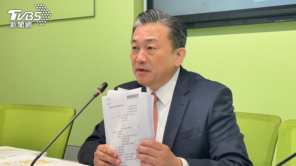 民進黨立委王定宇15日表示，將助台南市民求償。（圖／潘袁詩羽攝）