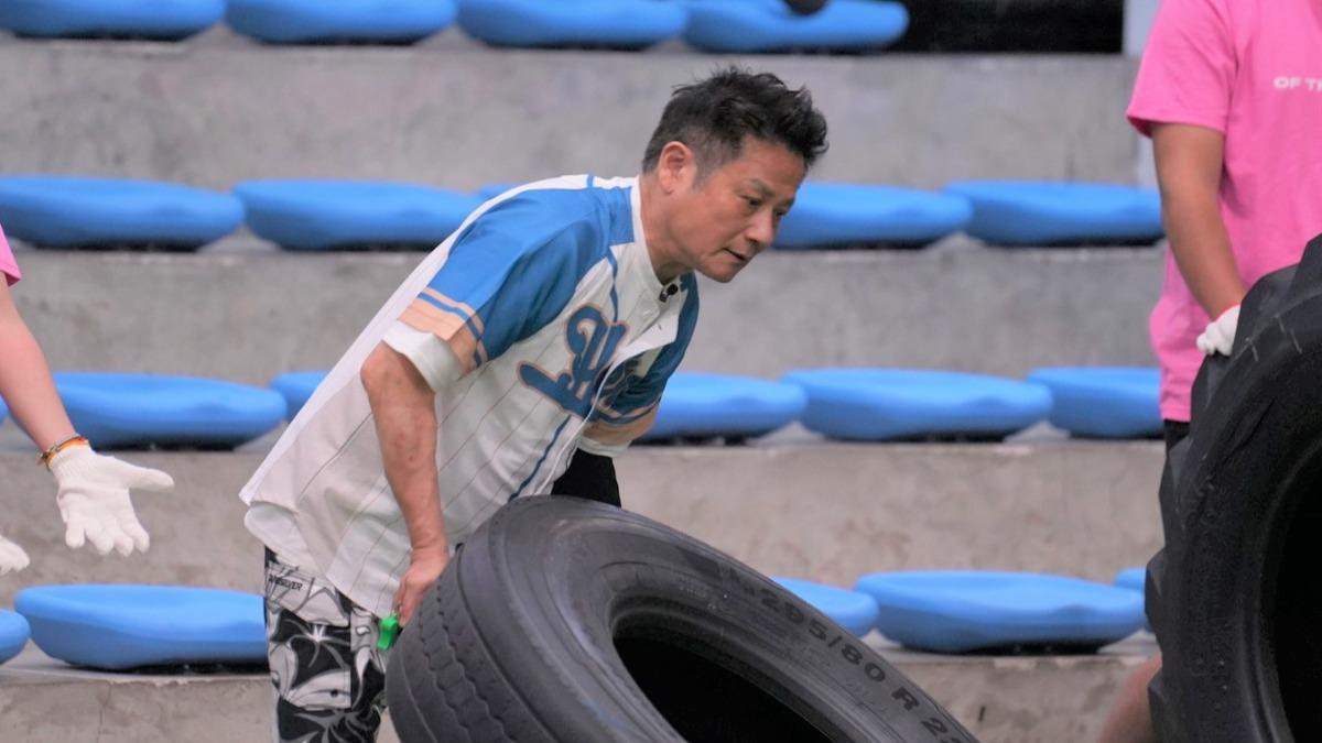 徐乃麟為節目賣老命。（圖／東森提供）