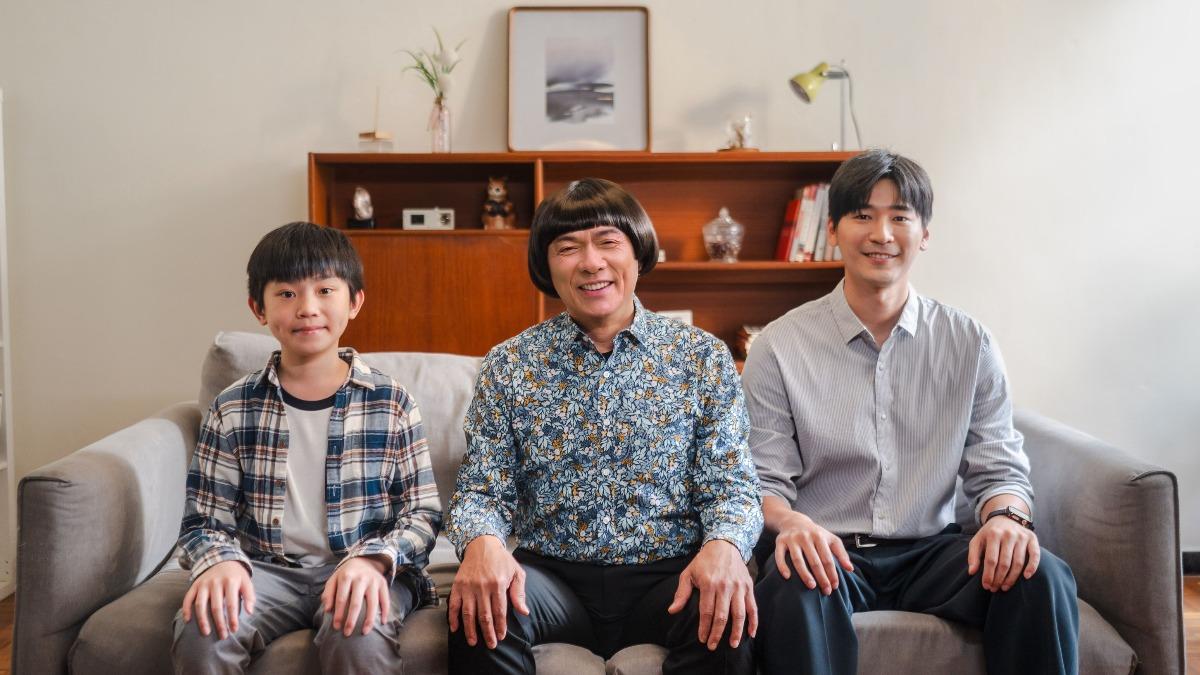 MV找來新生代男星涂善存（右1）一人分飾兩角。（圖／甲上娛樂提供）