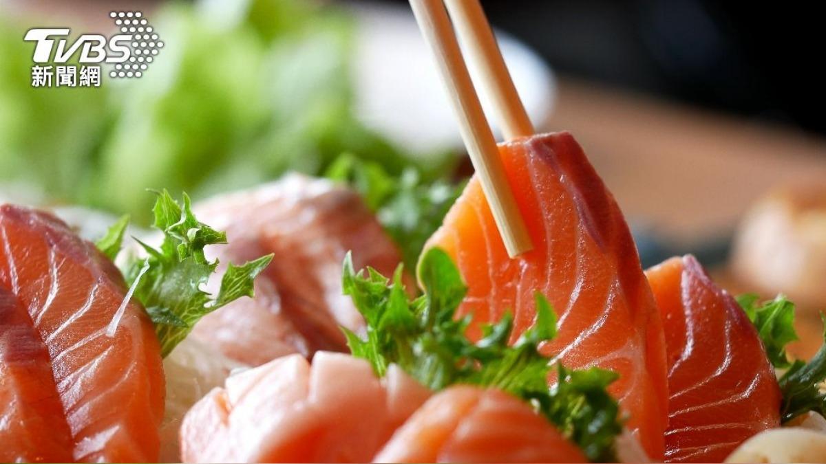 網友在PTT討論為何台灣人偏愛鮭魚不愛鮪魚？（示意圖／shutterstock達志影像）