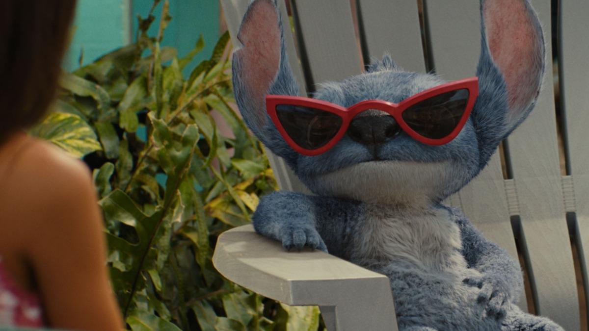 真人版《星際寶貝：史迪奇》的音樂依舊充滿夏威夷熱情風格。（圖／迪士尼提供）