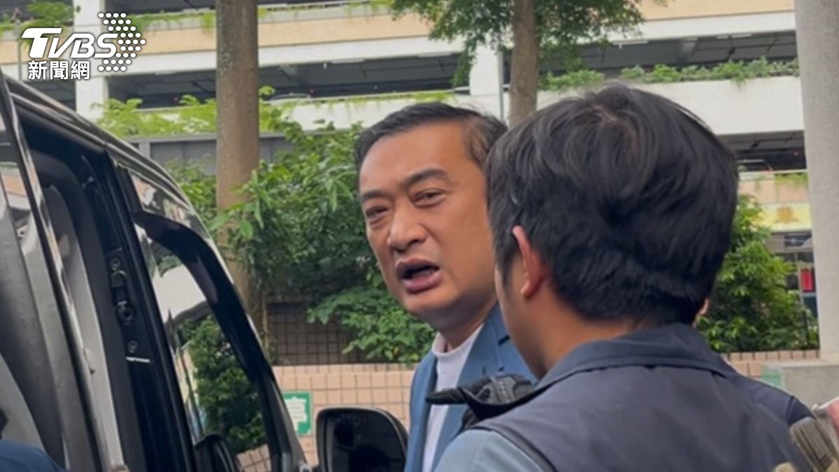 快訊／威震吳明達離開新北檢畫面曝　假釋遭撤銷將移北檢入監