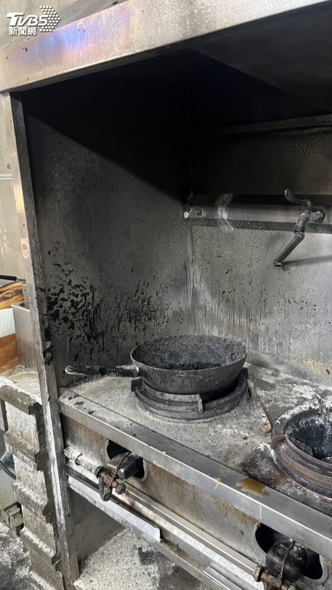 起火點位在後廚。（圖／TVBS）