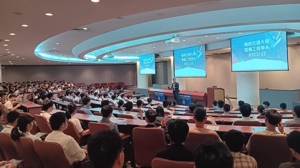 滿級分學子於第二階段面試齊聚陽明交大。(圖／陽明交大)