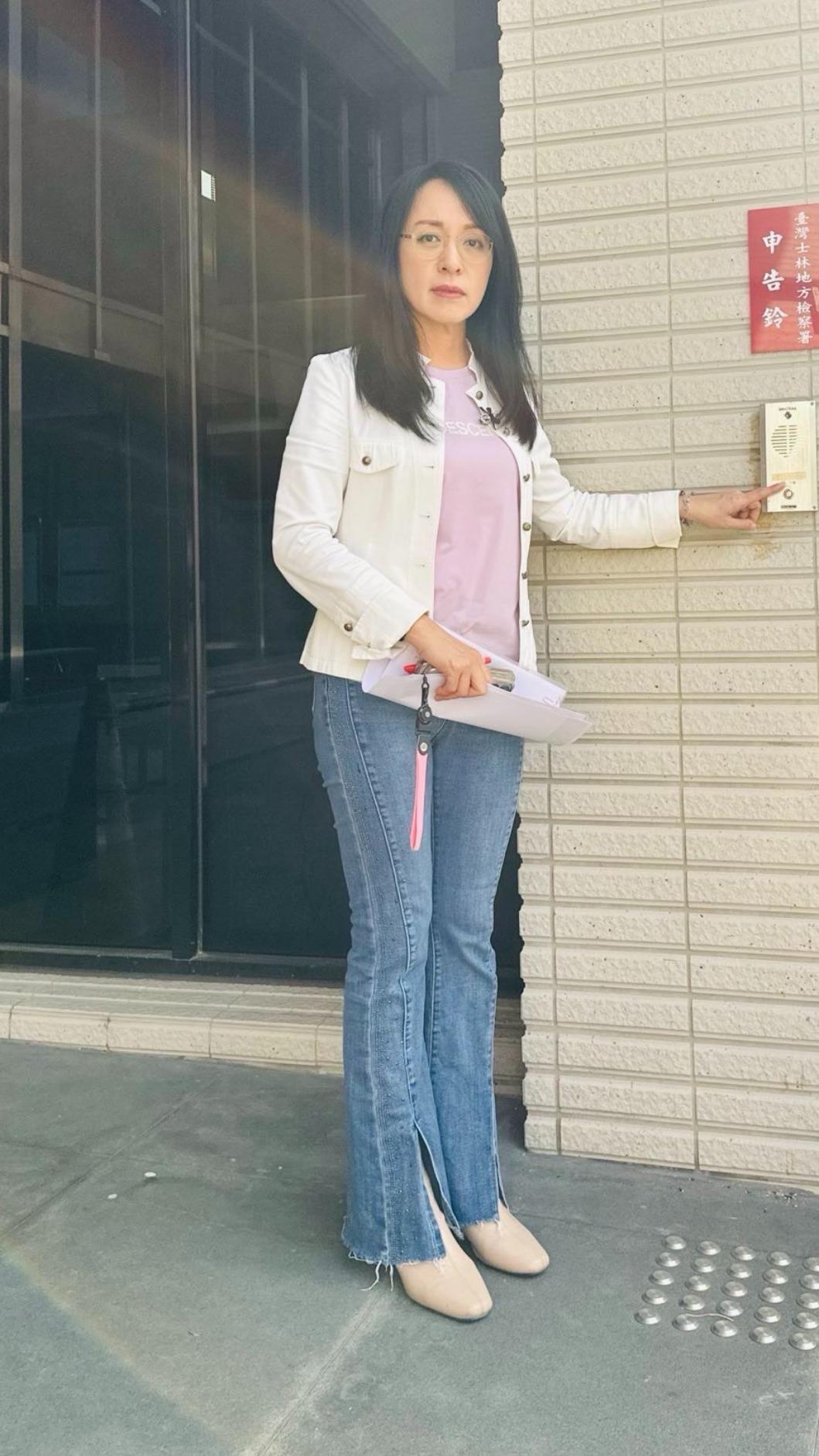 陳瑩赴士林地檢署提告。（圖／陳瑩辦公室提供）