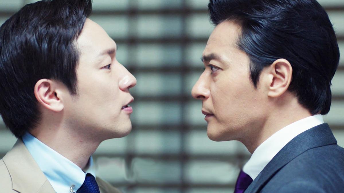 張東健（右）和孫錫久劇中唇槍舌劍、火花四射。（圖／龍華電視提供）