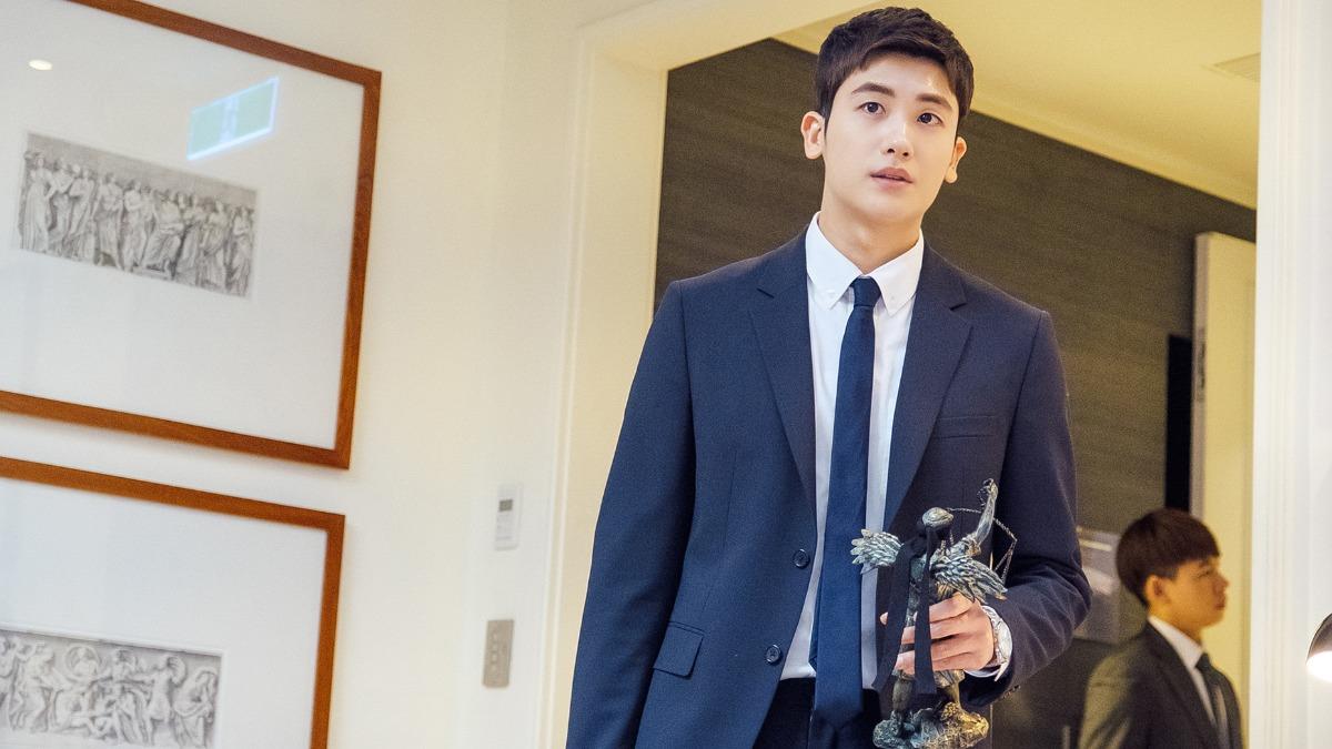 朴炯植為了飾演記憶天才高延宇劇本不離身。（圖／龍華電視提供）