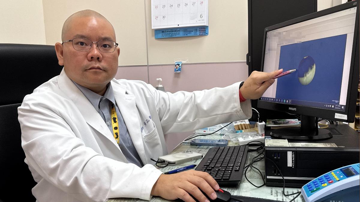 黃品叡聽到工人「幾乎每次尿尿都會弄濕褲子」,認為情況有異。(圖/大甲李綜合醫院提供)