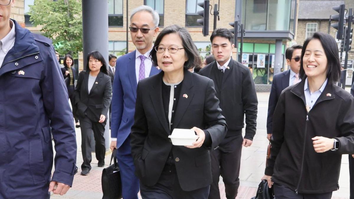蔡英文前往英國，並赴劍橋大學演說。（圖／翻攝自蔡英文臉書）