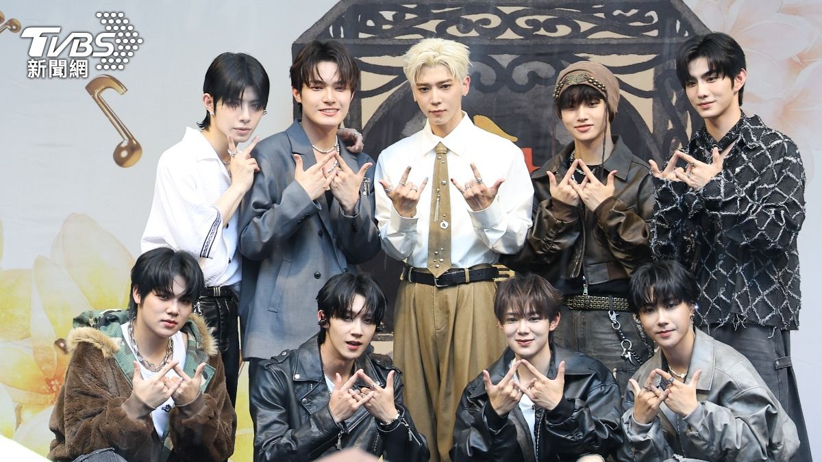 畢書盡和男團團ARKis出席hito流行音樂獎頒獎典禮搶票會。（圖／張哲鳴攝）