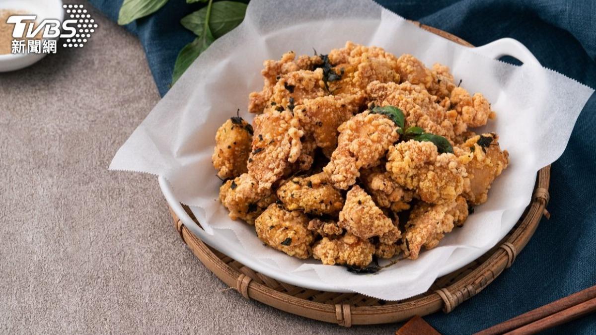 營養師指出：站鹹酥雞前「2分鐘」，竟能抑制食慾。（示意圖／shutterstock達志影像）