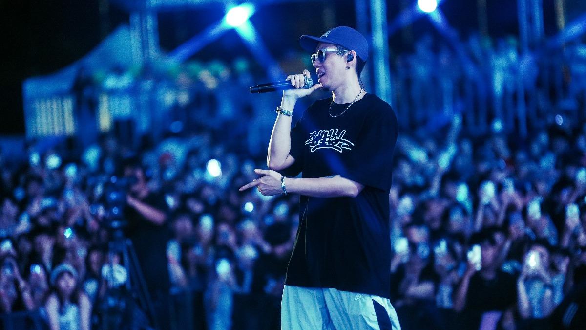 金曲歌王蛋堡開唱超震撼,讓全場歌迷開心跟著搖擺。(圖/SPACEPORT提供)