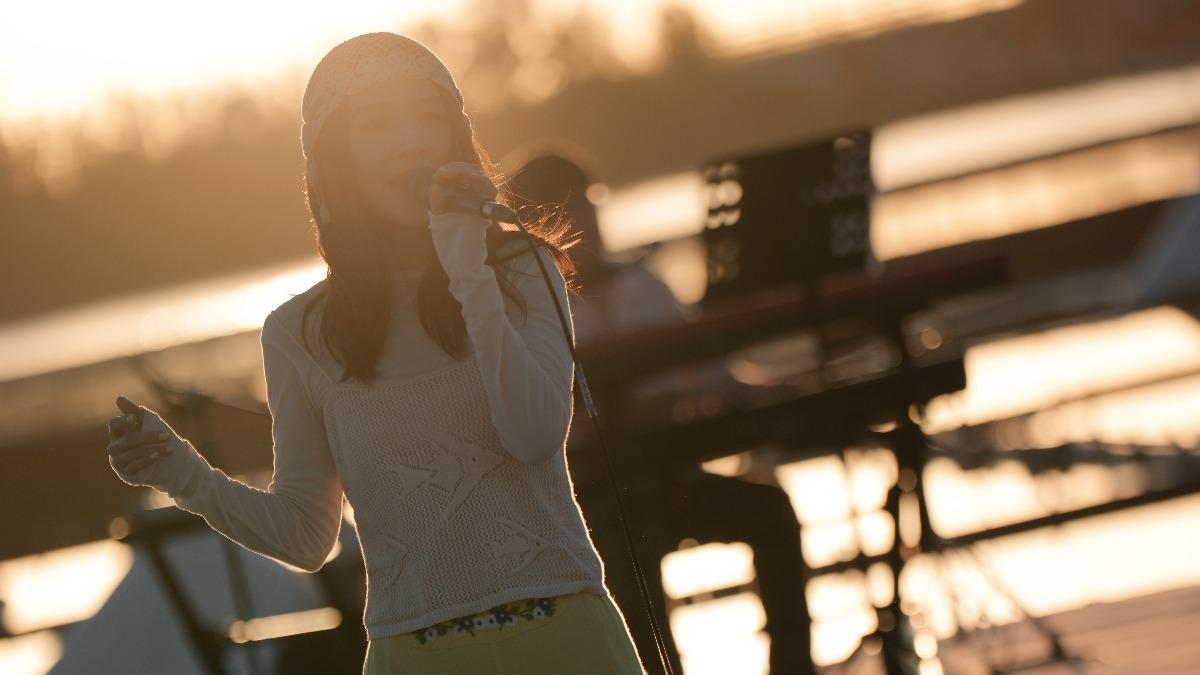 田馥甄獻唱方大同〈才二十三〉，訴說心情時一度哽咽。（圖／何樂音樂提供）