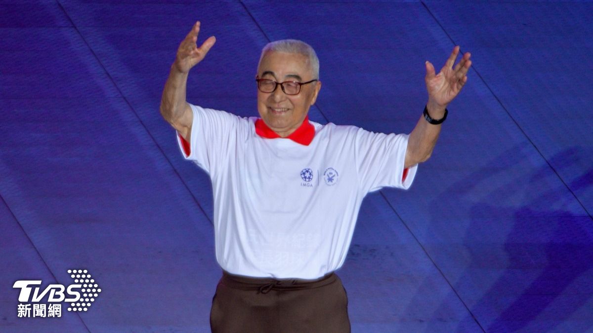 世壯運／黃仁勳問104歲羽球爺爺長壽秘訣　他秒回「多看美女」全笑翻