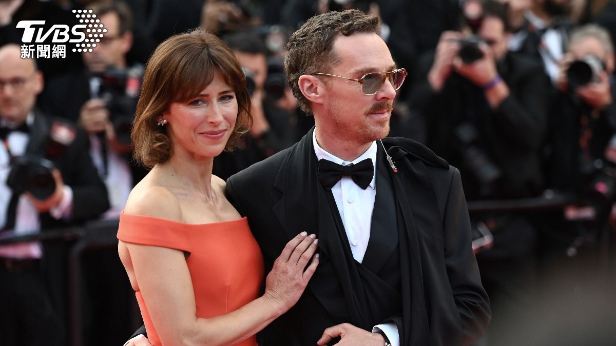 班奈狄克康柏拜區帶愛妻秀恩愛。（圖／達志影像美聯社）