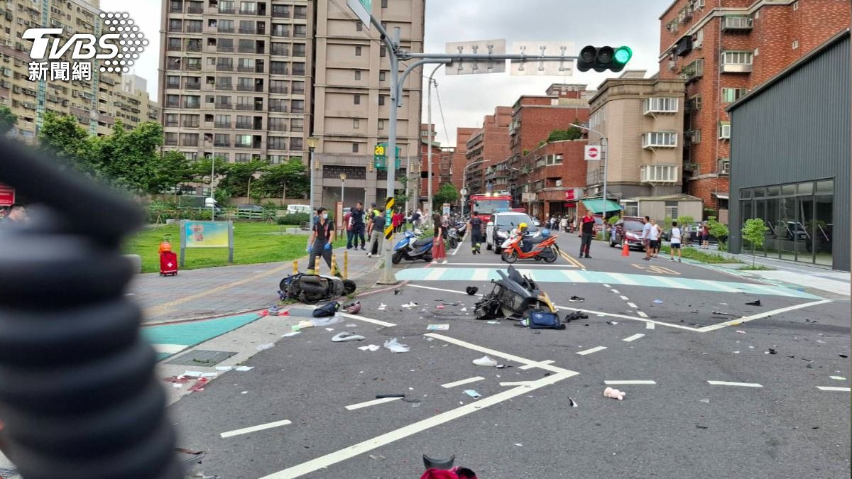 三峽車禍喪命女騎士身分曝　40歲婦接兒下課遇死劫