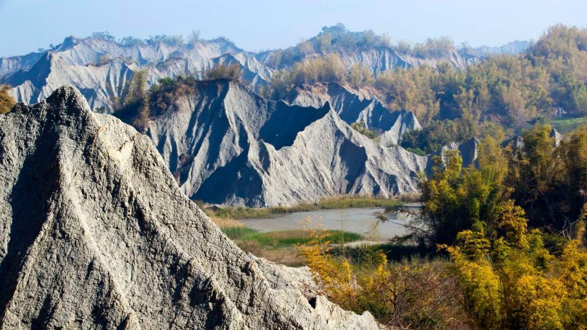 草山月世界的地理環境展現出萬山朝拜的氣勢。（圖／翻攝自台南旅遊網）
