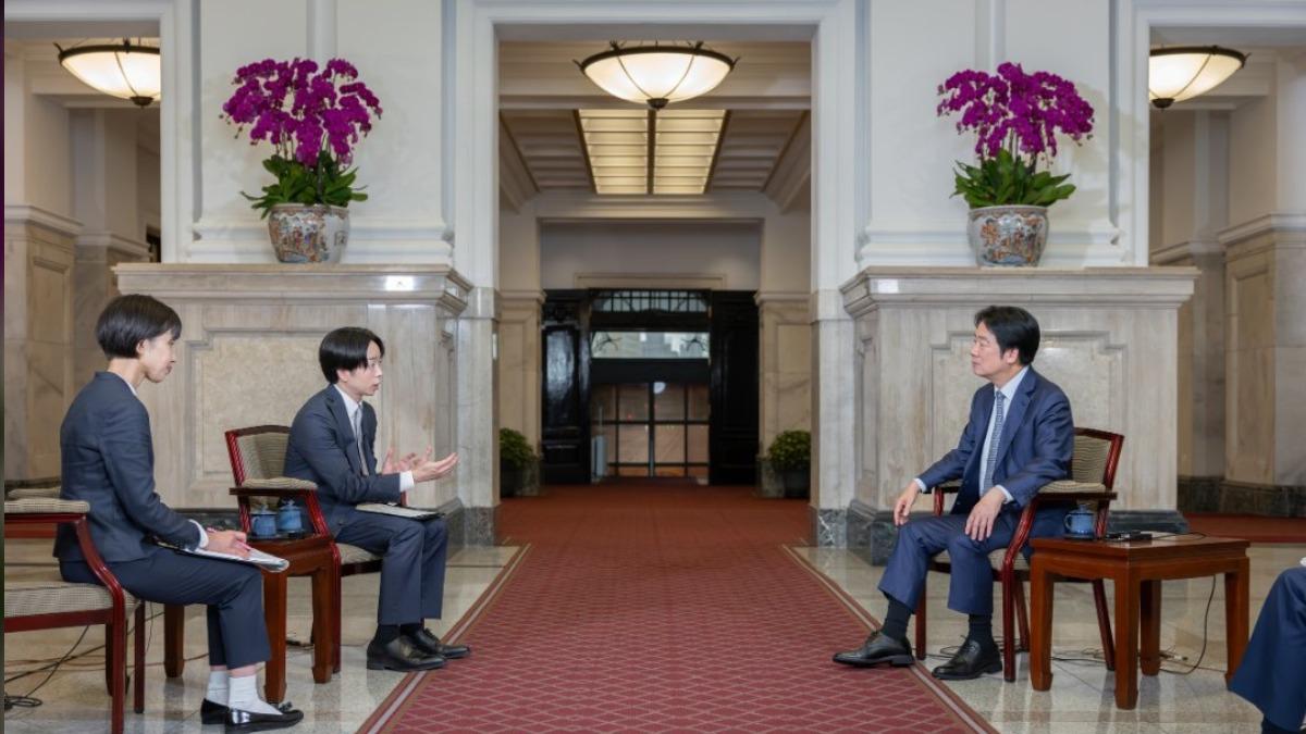 櫻井翔在總統府專訪賴清德,同框照曝光。(圖/翻攝自News ZERO X)