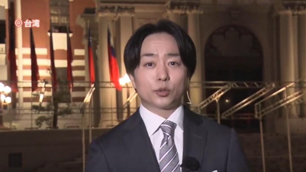 櫻井翔昨晚於總統府前與日本連線。（圖／翻攝NNN）