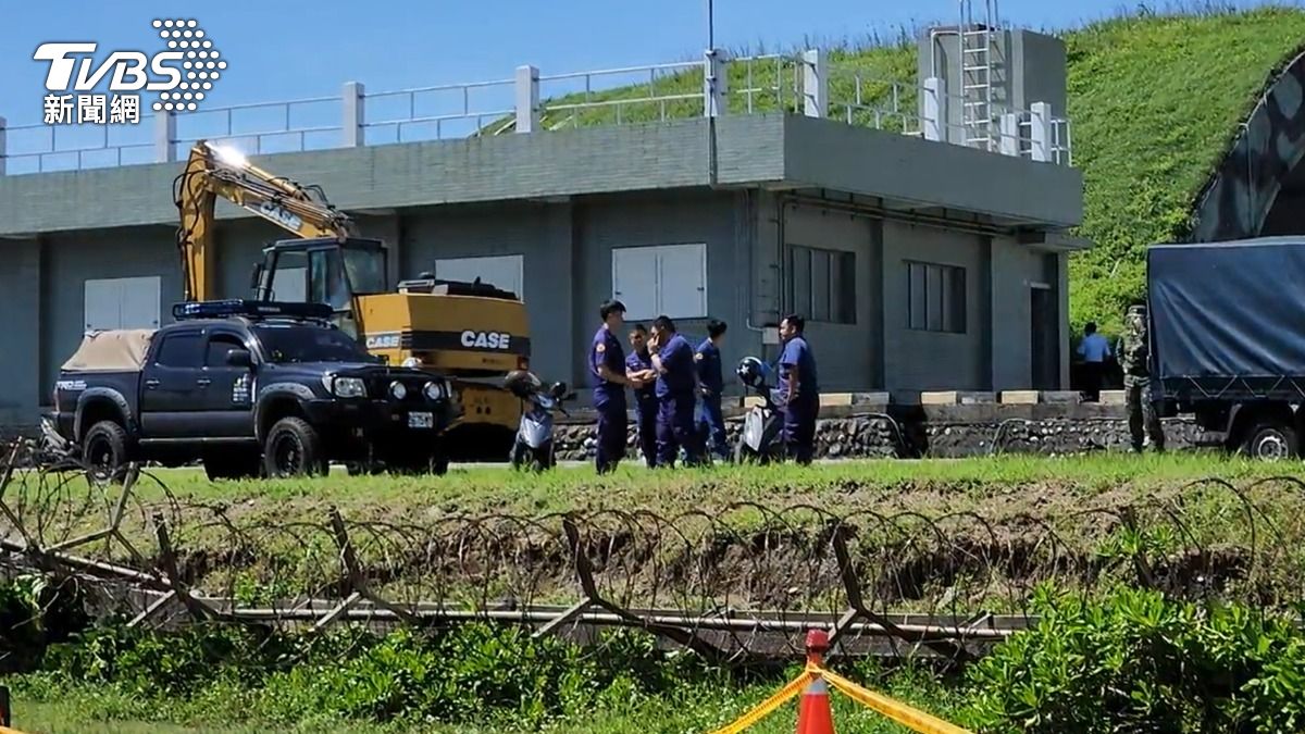 花蓮空軍基地圍牆倒塌，重建工程恐需1月。（圖／TVBS）