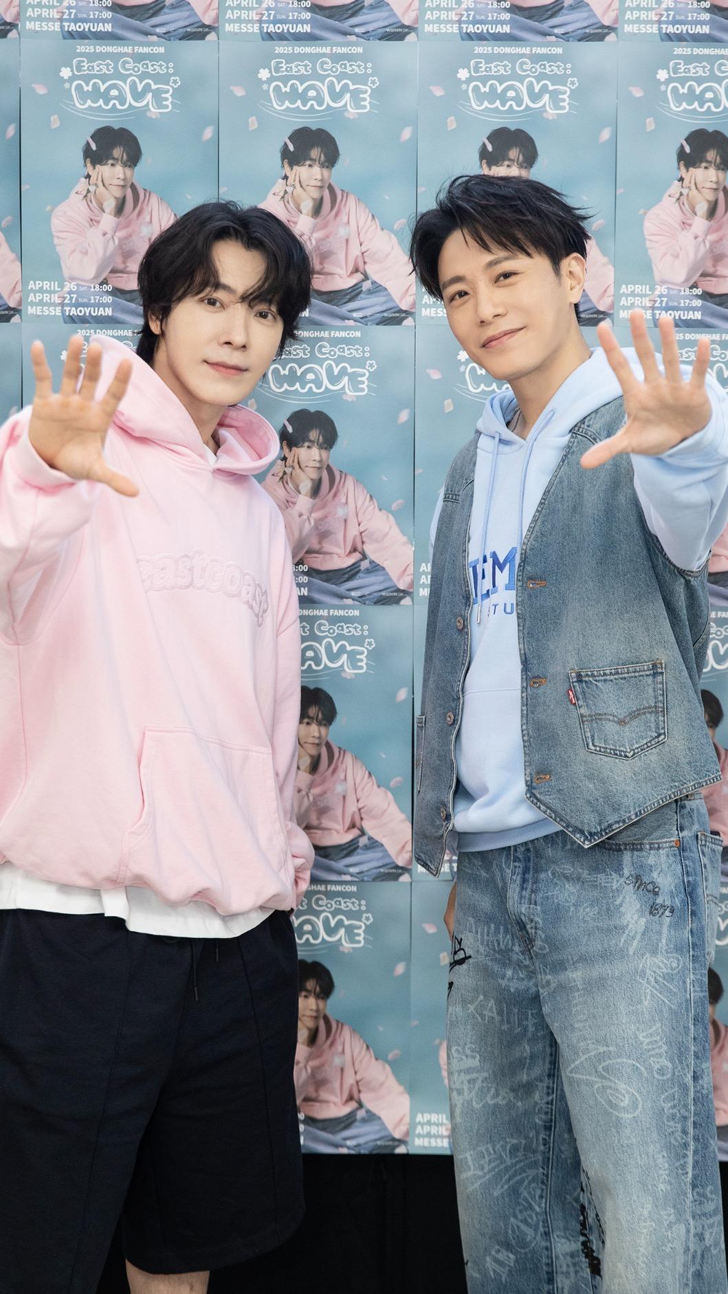 韋禮安(右)參加東海的「EAST COAST:WAVE」FANCON。(圖/索尼音樂提供)