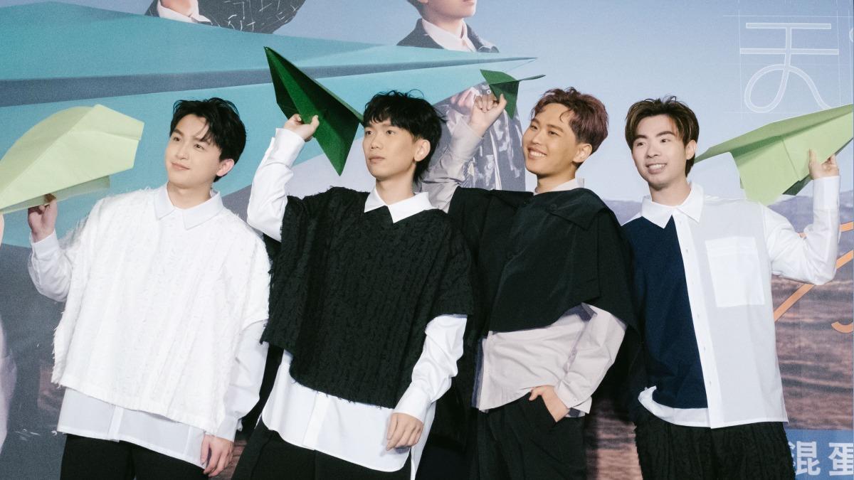 理想混蛋除了阿哲（左起）因癲癇免役，可沛、雞丁以及建廷早已服完兵役。（圖／何樂音樂提供）