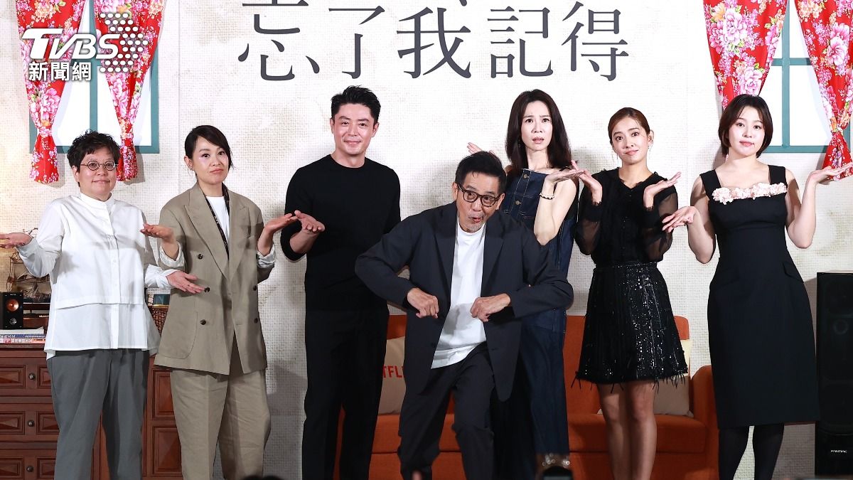 監製李耀華（左起）、導演劉若英、霍建華、秦漢、謝盈萱、周采詩、劉品言暢談拍戲內幕。（圖／黃城碩攝）