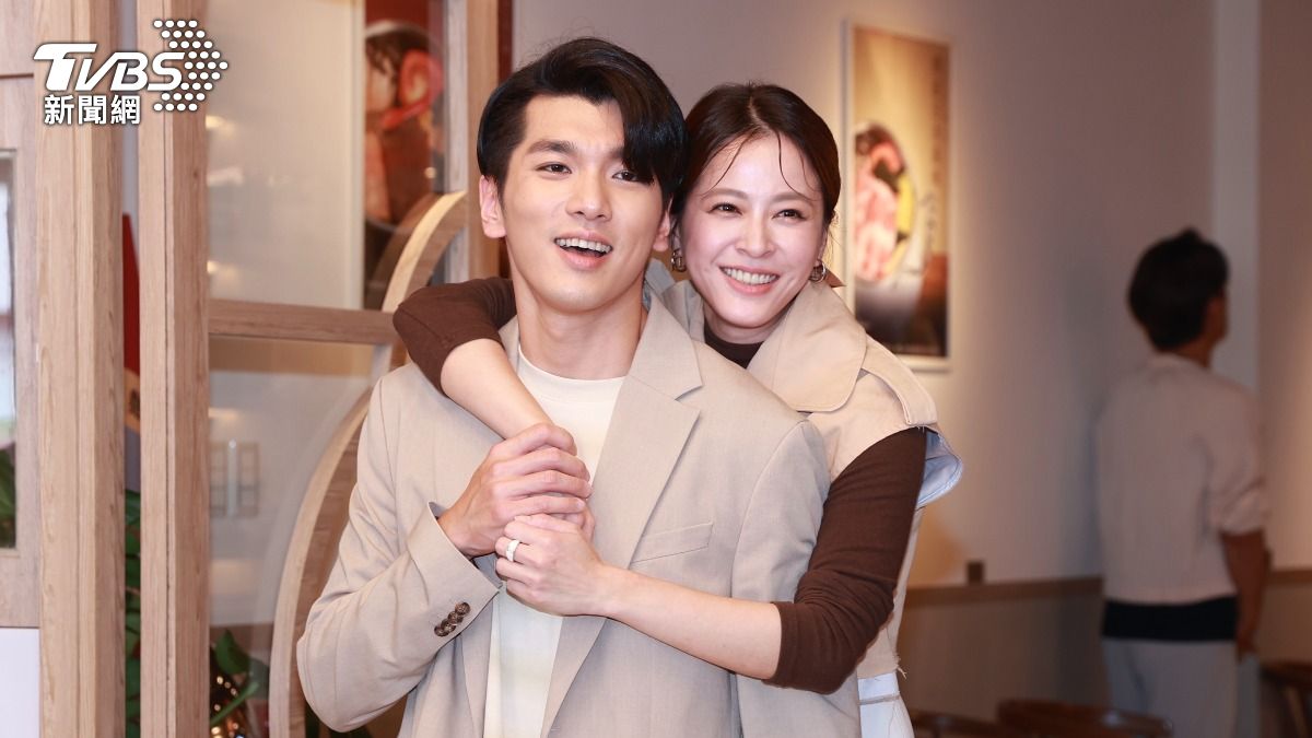 蘇晏霈（右）奪吳政澔螢幕初吻。（圖／黃城碩攝）