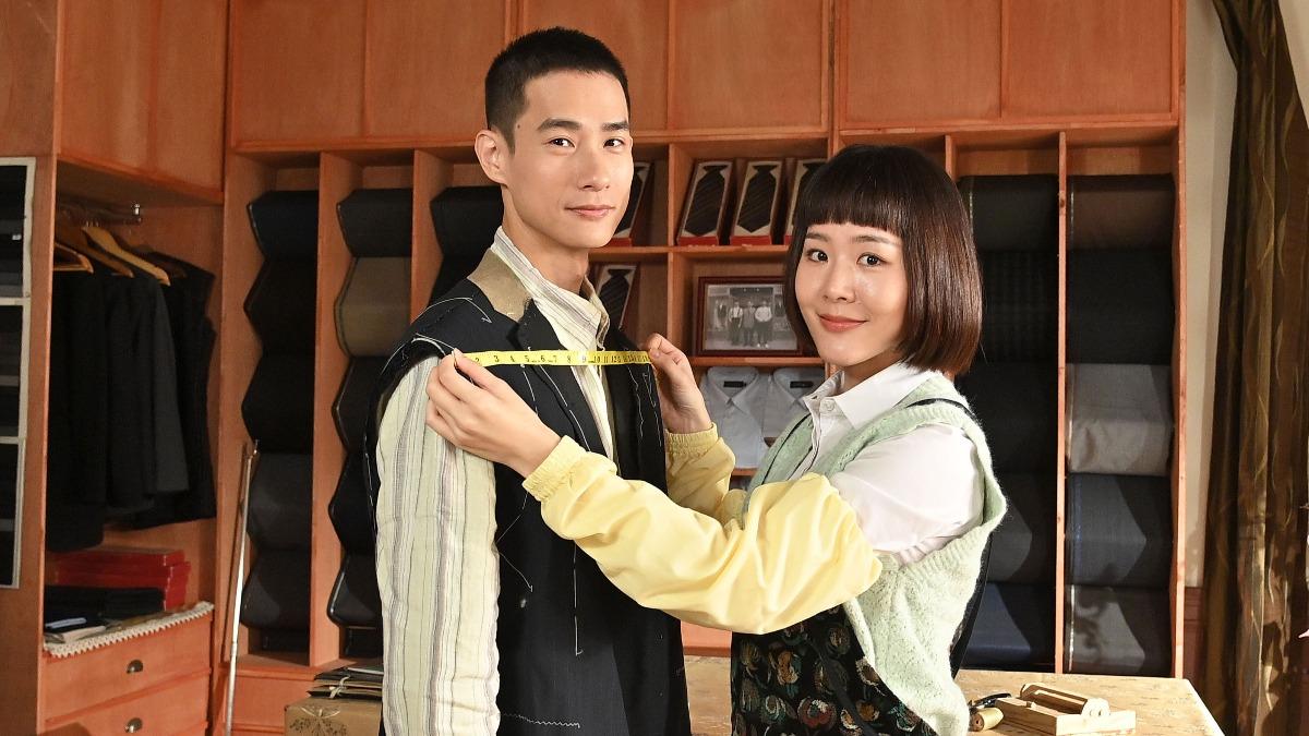 盧彥澤（左）和何宜珊呈現西裝師傅級手藝。（圖／台視提供）