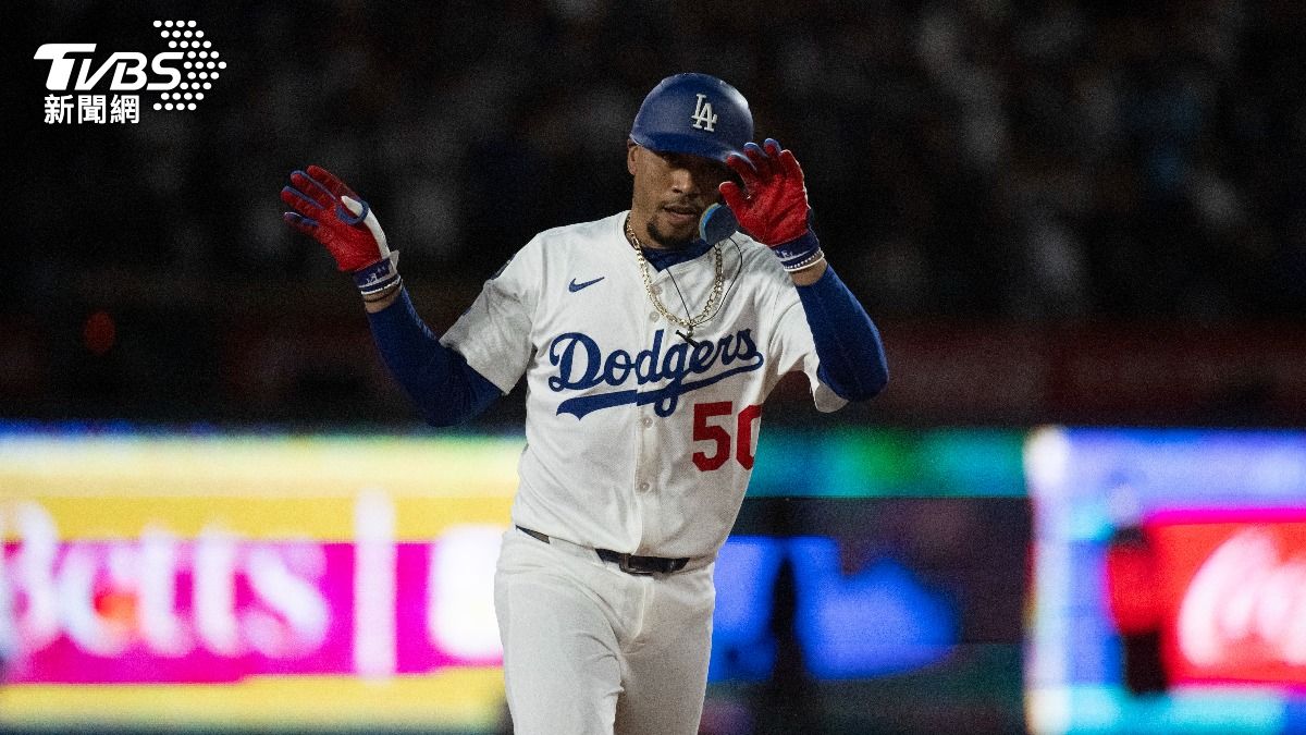 貝茲此戰繳出單場雙響砲成績單，苦主都是響尾蛇先發投手普法特。（圖／達志影像美聯社）