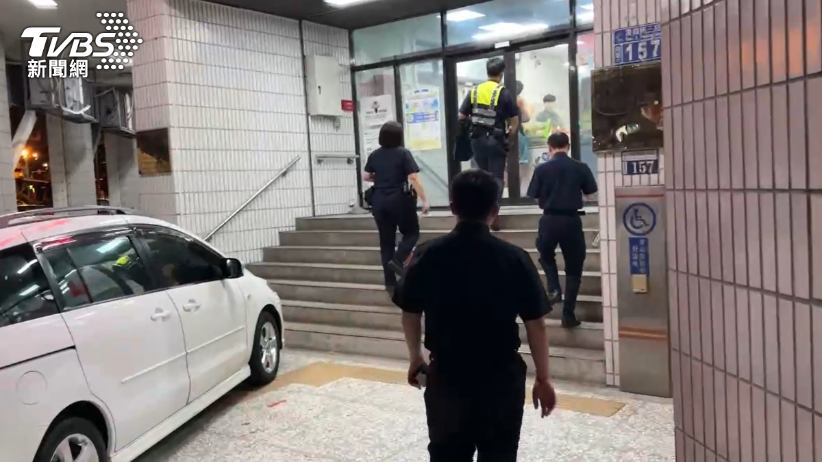 顧男自稱遭到搶劫。（圖／TVBS）