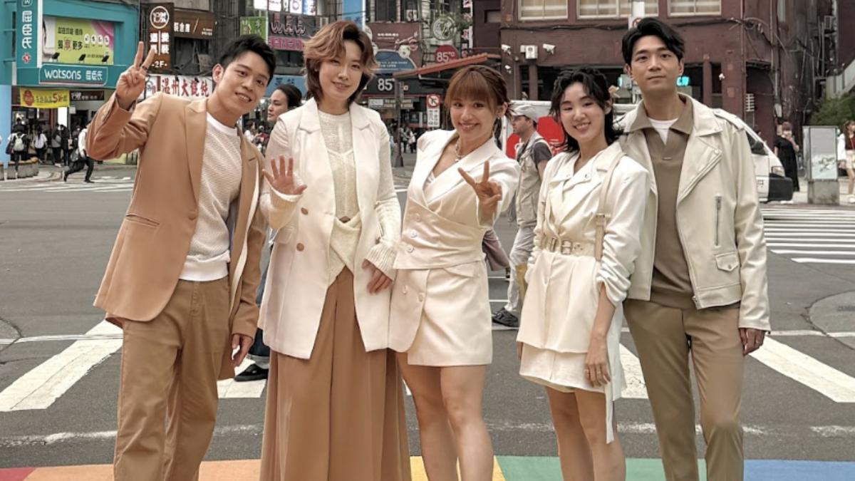 尋人啟事上街詢問民眾在愛裡是主動派還是被動派。（圖／星恆娛樂提供）