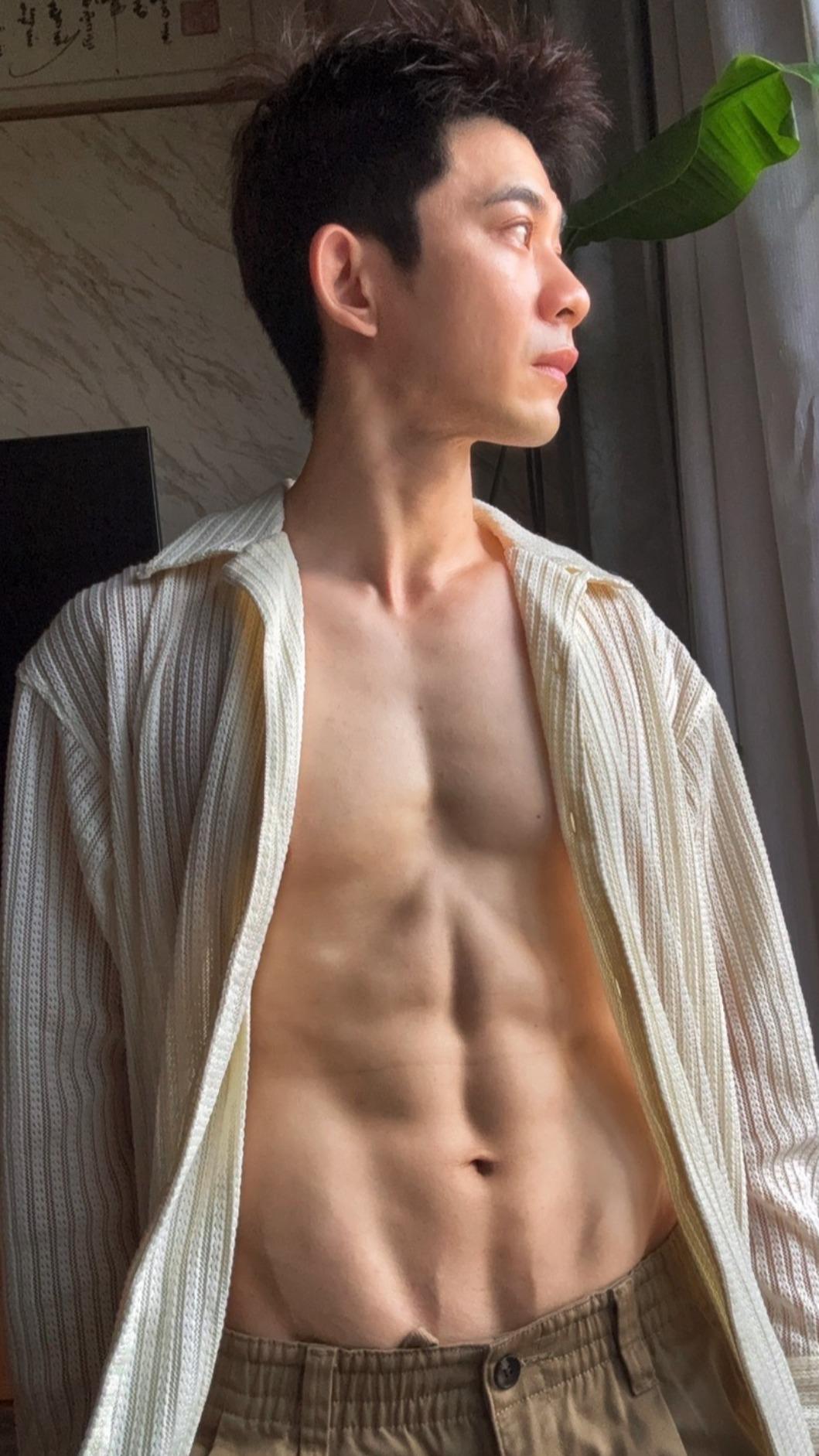 曾子益練出驚人腹肌。（圖／民視提供）