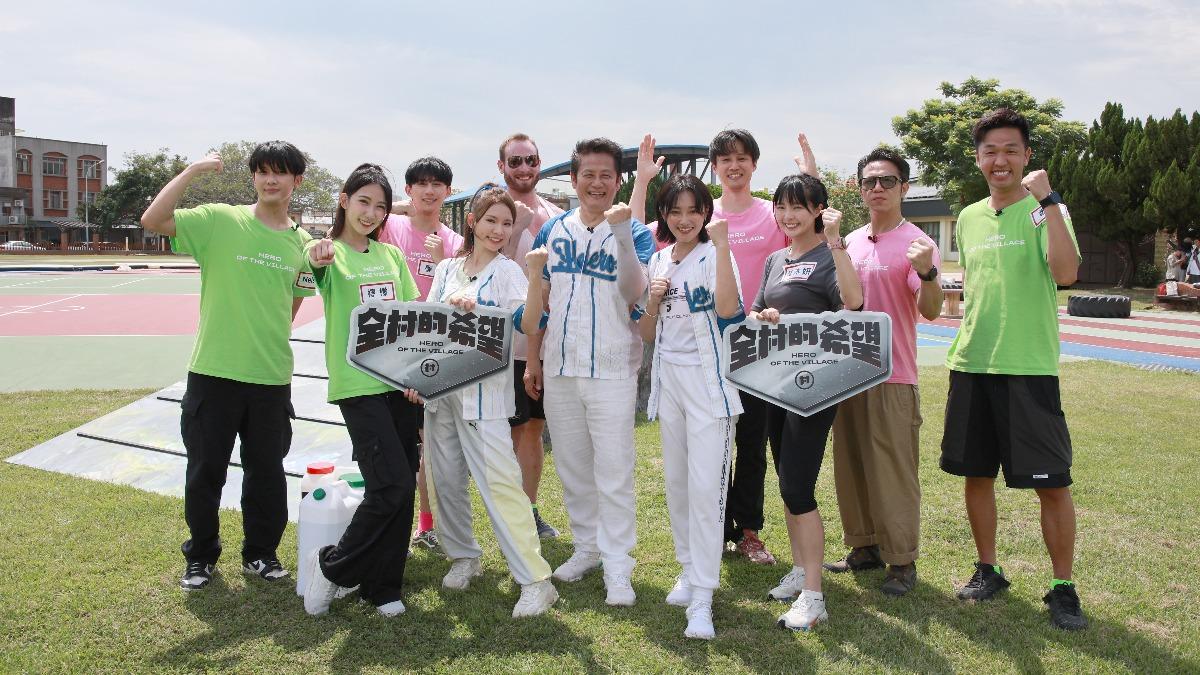 徐乃麟領軍出外景。（圖／東森提供）