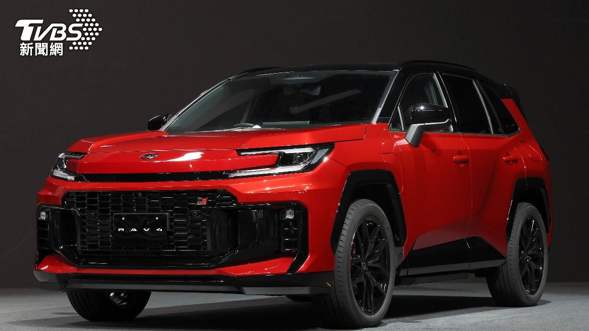 日本汽車龍頭豐田宣布，2026年起，RAV4將「全面油電化」。（圖／達志影像美聯社）